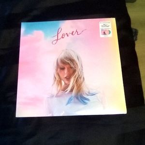 Taylor Swift still in wrapping
